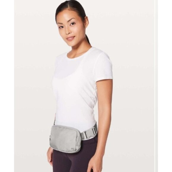 Lululemon Everywhere Women's Belt Bag - Picture 1 of 6